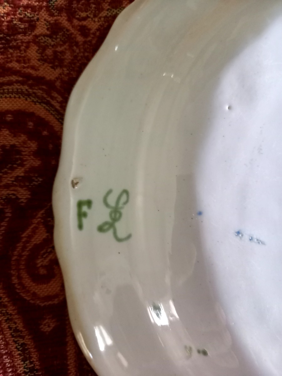 Moustier XVIIIE : grande assiette au decor en camaïeu vert-photo-2