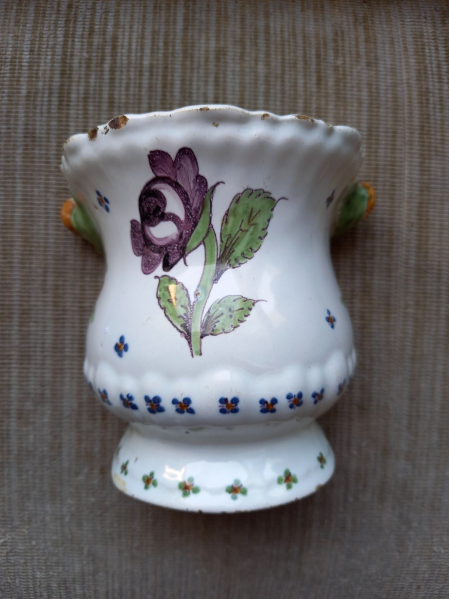 18th Century Flower Pot In Southern Earthenware 