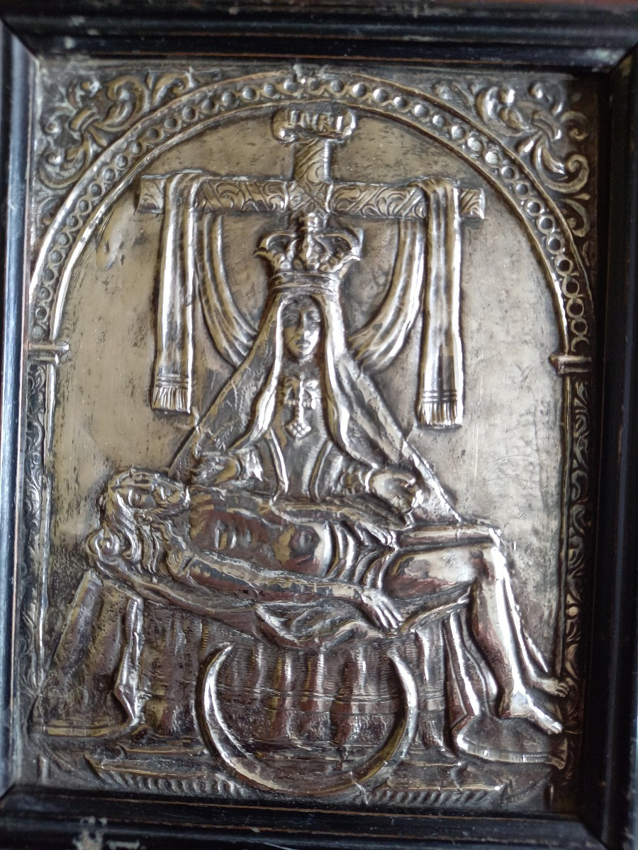 Cadre reliquaire XVIIE réalisé en feuilles d'argent repoussé -photo-2