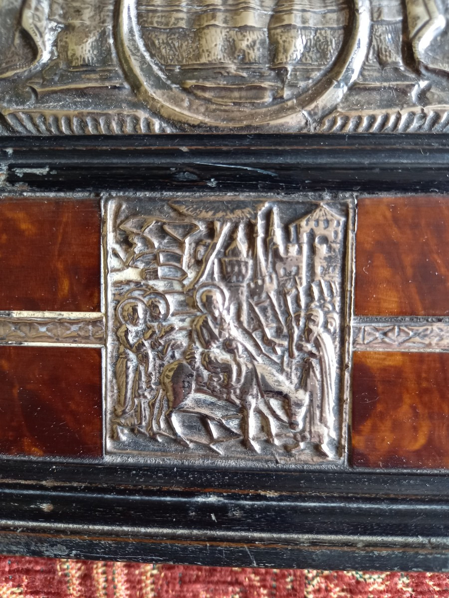 Cadre reliquaire XVIIE réalisé en feuilles d'argent repoussé -photo-2