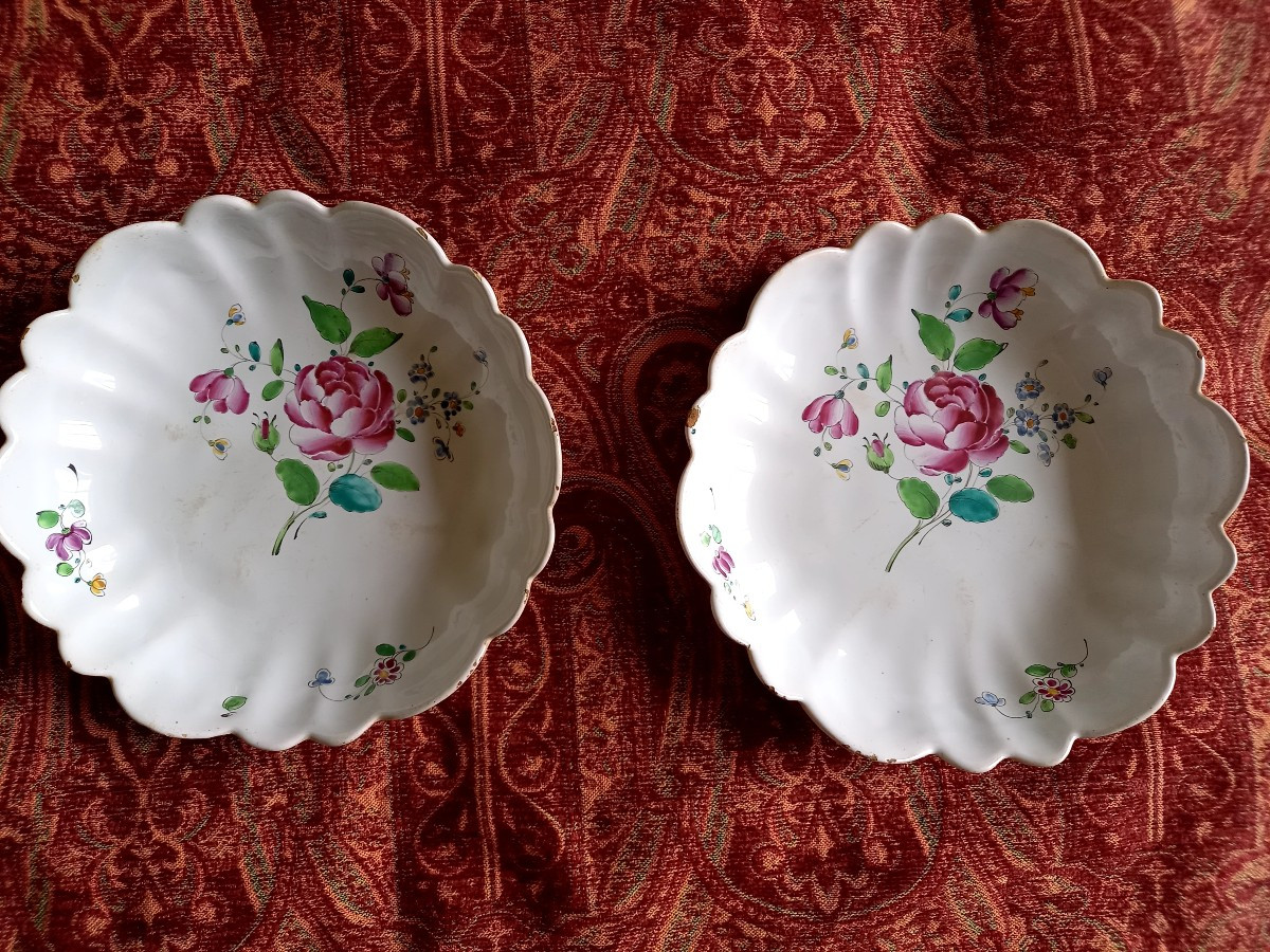 Paire de jattes en faïence de l'est XVIIIE 