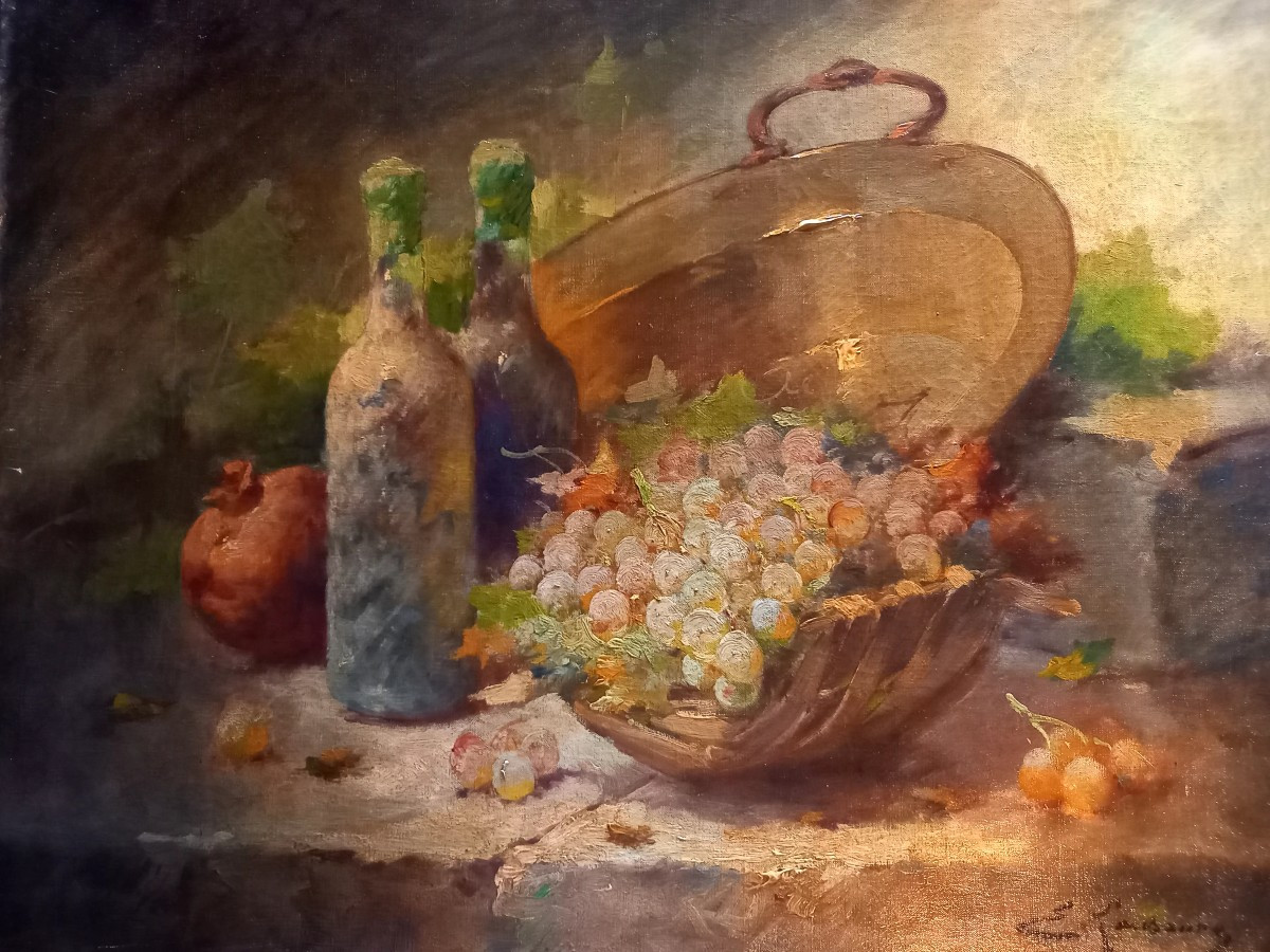 Nature morte vers 1900 : raisins dans un panier ,bassine à confiture et bouteilles 