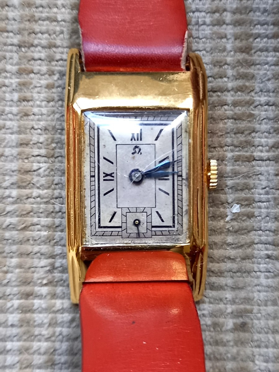 Omega.  Vers 1930 . Montre homme 