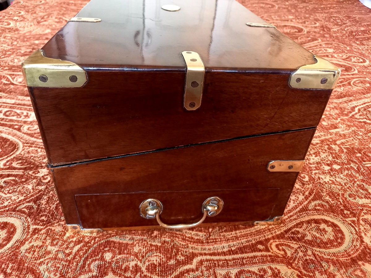 Vers 1800. Coffret Écritoire en acajou massif -photo-4