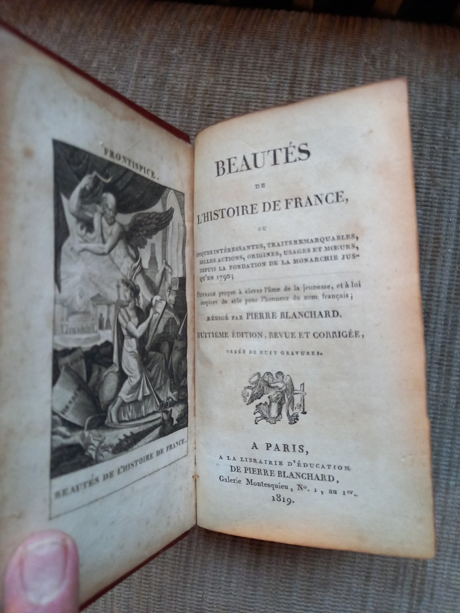 Small Book, Secret Box. -photo-3