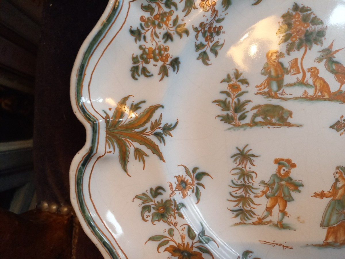18th Century. Joseph Olerys Factory. Dish With Grotesques Decoration -photo-1
