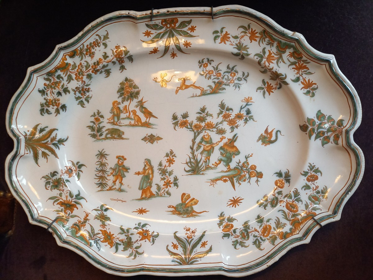18th Century. Joseph Olerys Factory. Dish With Grotesques Decoration 