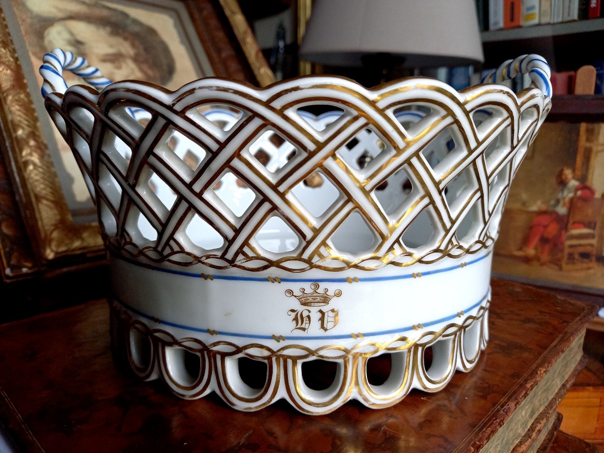 Circa 1830. Paris Porcelain Cup 