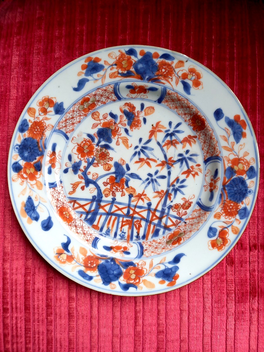 18th-century Chinese Porcelain, Imitating Imari Porcelain. Three Plates -photo-2