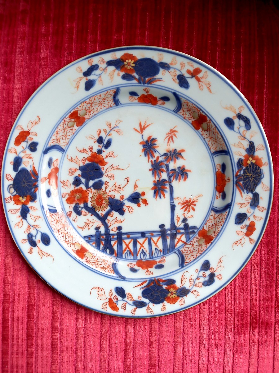 18th-century Chinese Porcelain, Imitating Imari Porcelain. Three Plates -photo-3