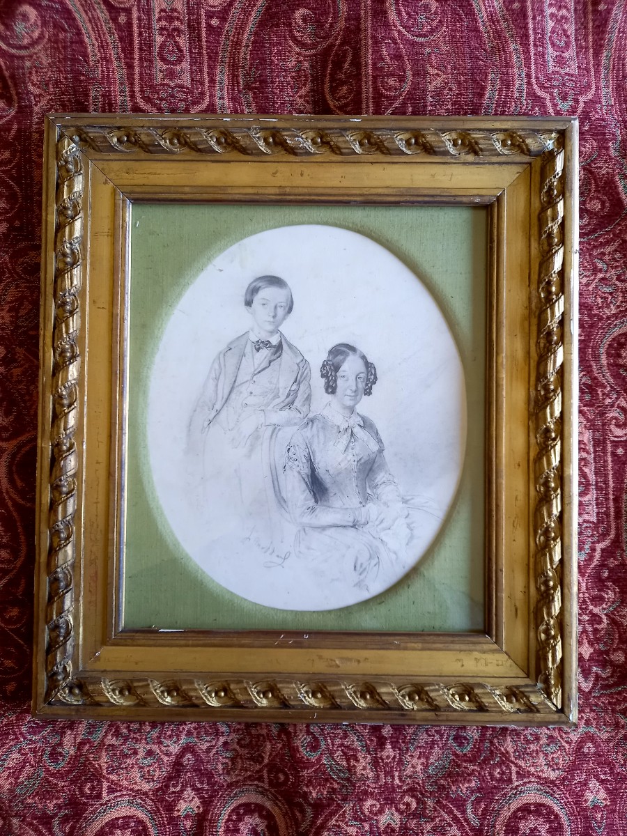 Vers  1850 . Portrait d'une mère et de son fils , dessin à la pierre noire-photo-2