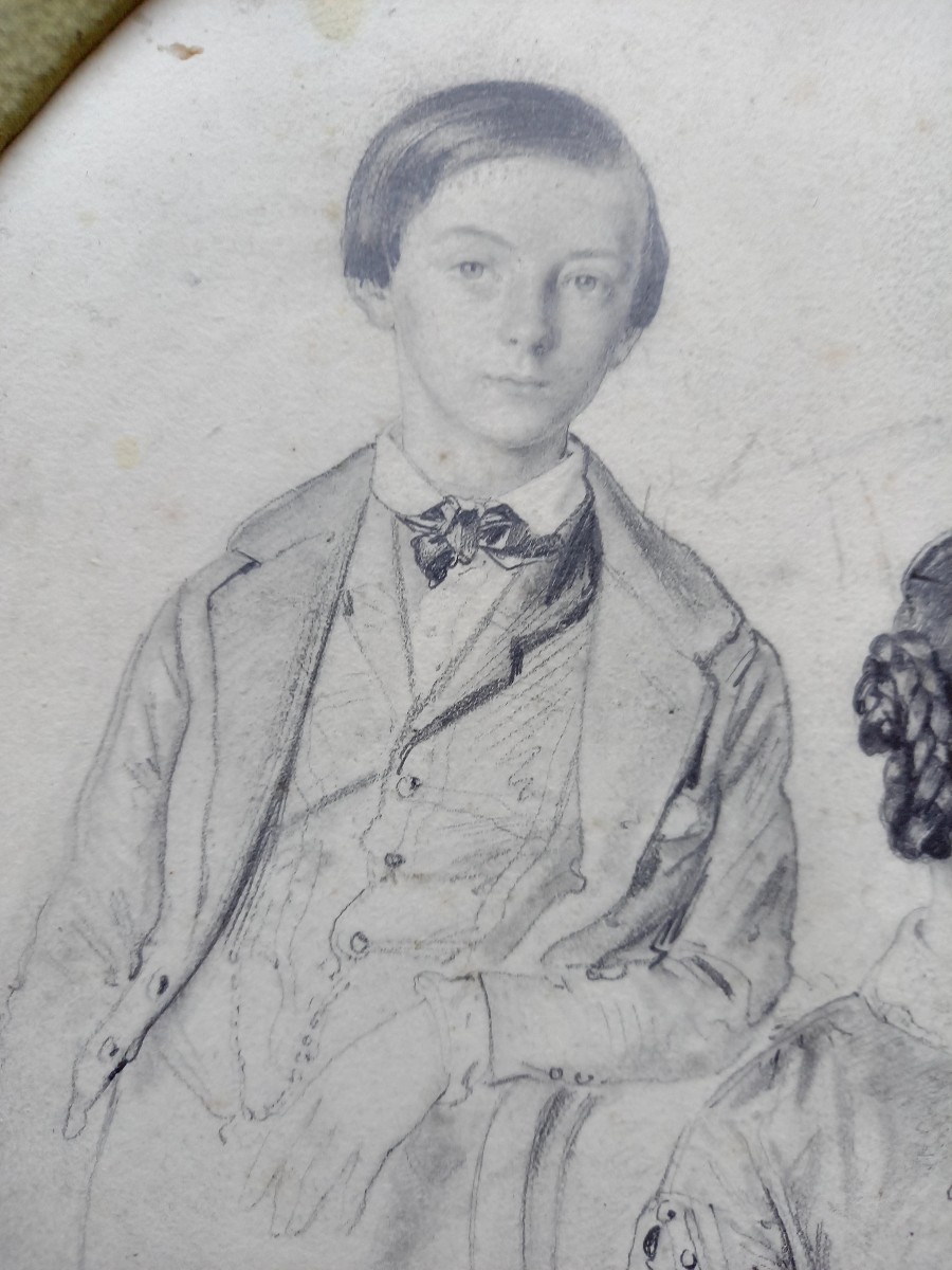 Vers  1850 . Portrait d'une mère et de son fils , dessin à la pierre noire-photo-3