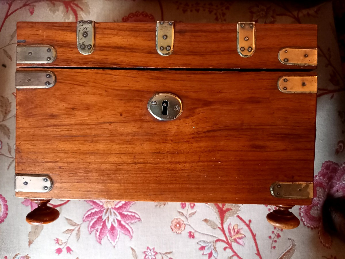 Late 18th Century Mahogany Travel Case -photo-4