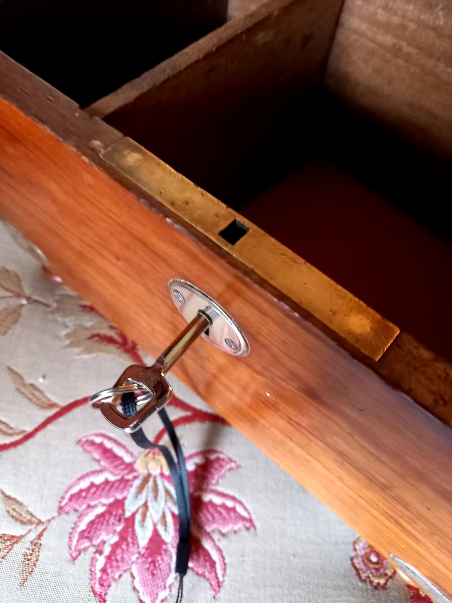 Late 18th Century Mahogany Travel Case -photo-4