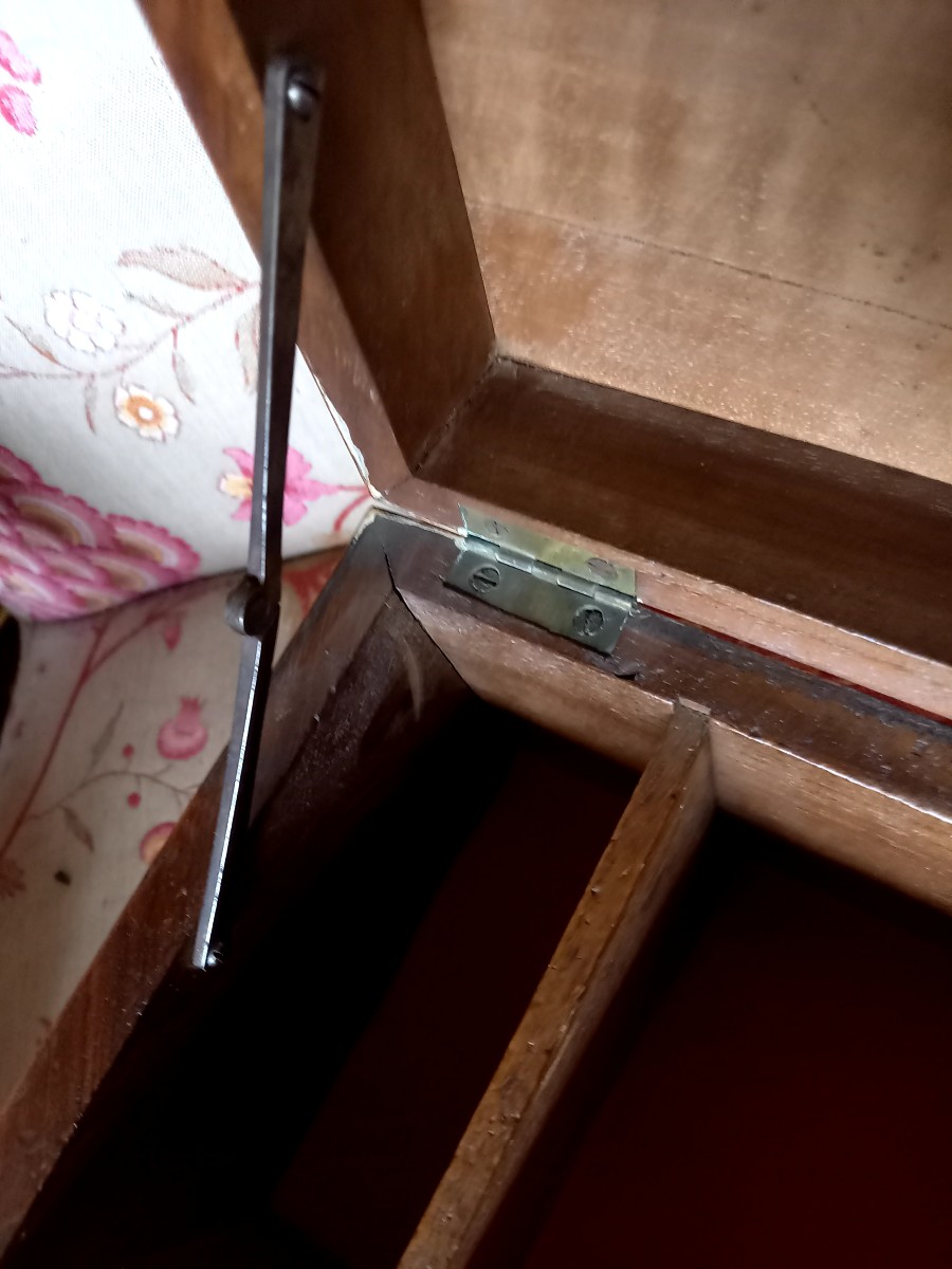 Late 18th Century Mahogany Travel Case -photo-5