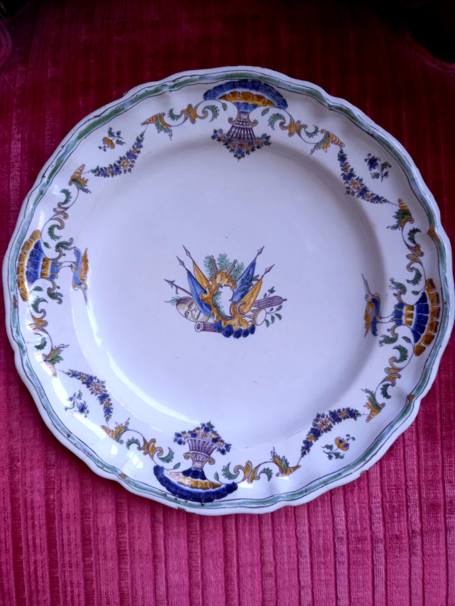 Moustier XVIIIE.  Assiette à la fanfare-photo-2