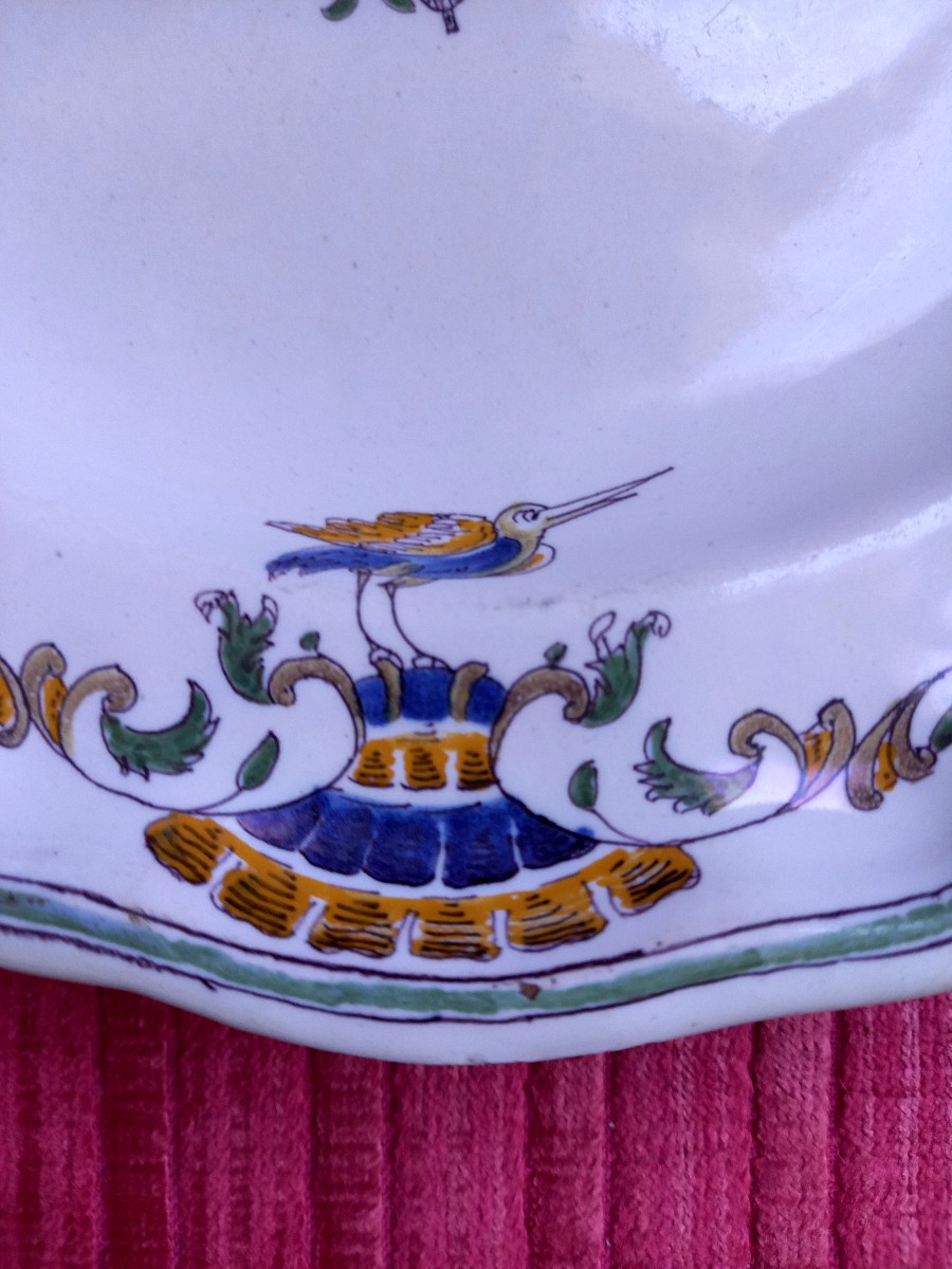 Moustier XVIIIE.  Assiette à la fanfare-photo-1