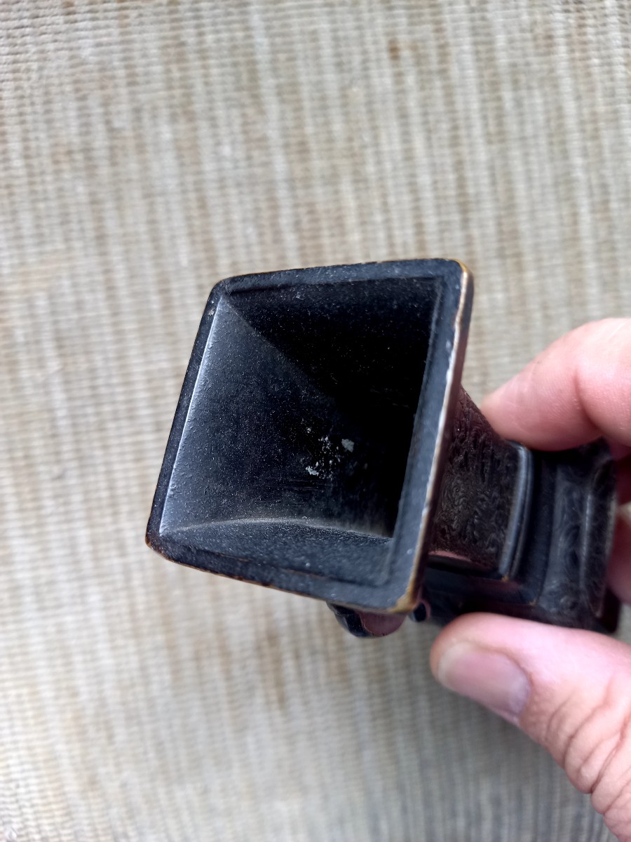 XXe siècle.  Diminutif de vase Gu -photo-1