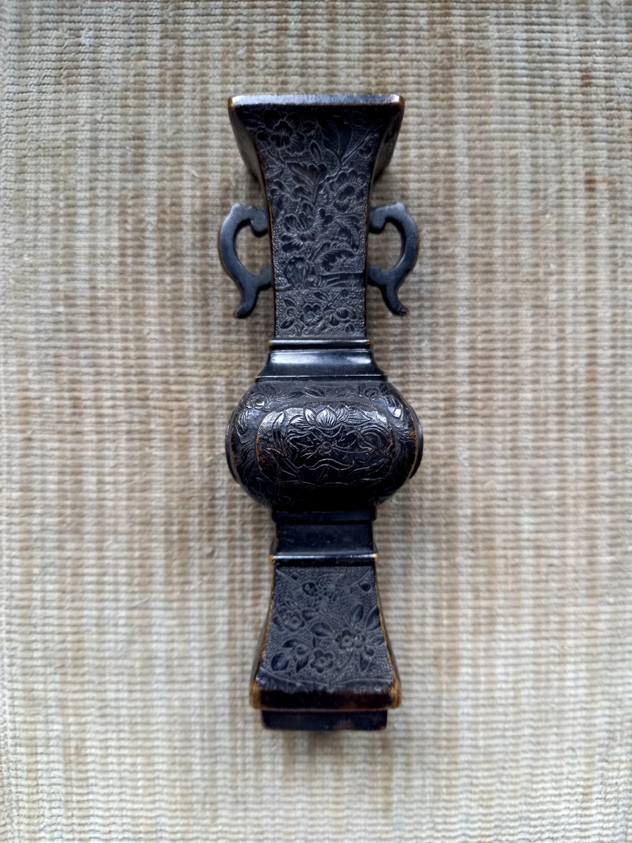 XXe siècle.  Diminutif de vase Gu 