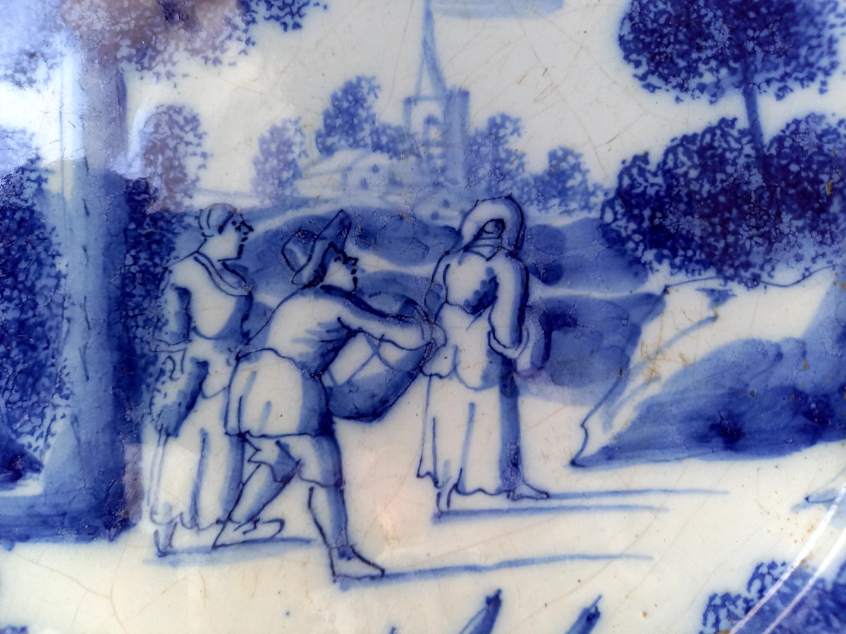 Delft . Première moitié du XVIIIE.  Assiette à  decor de scène campagnarde -photo-1