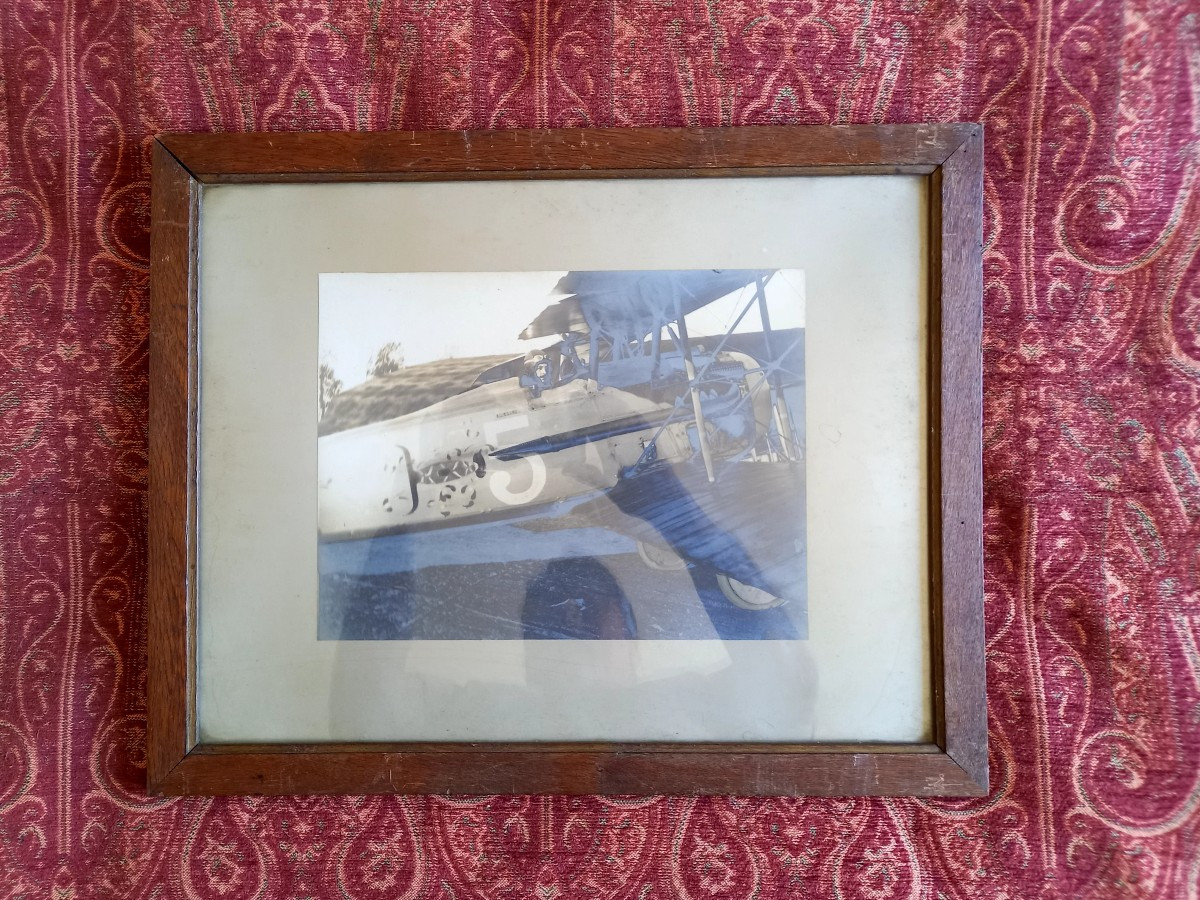 Grande guerre.  Photo d'un pilote à bord de son appareil -photo-2