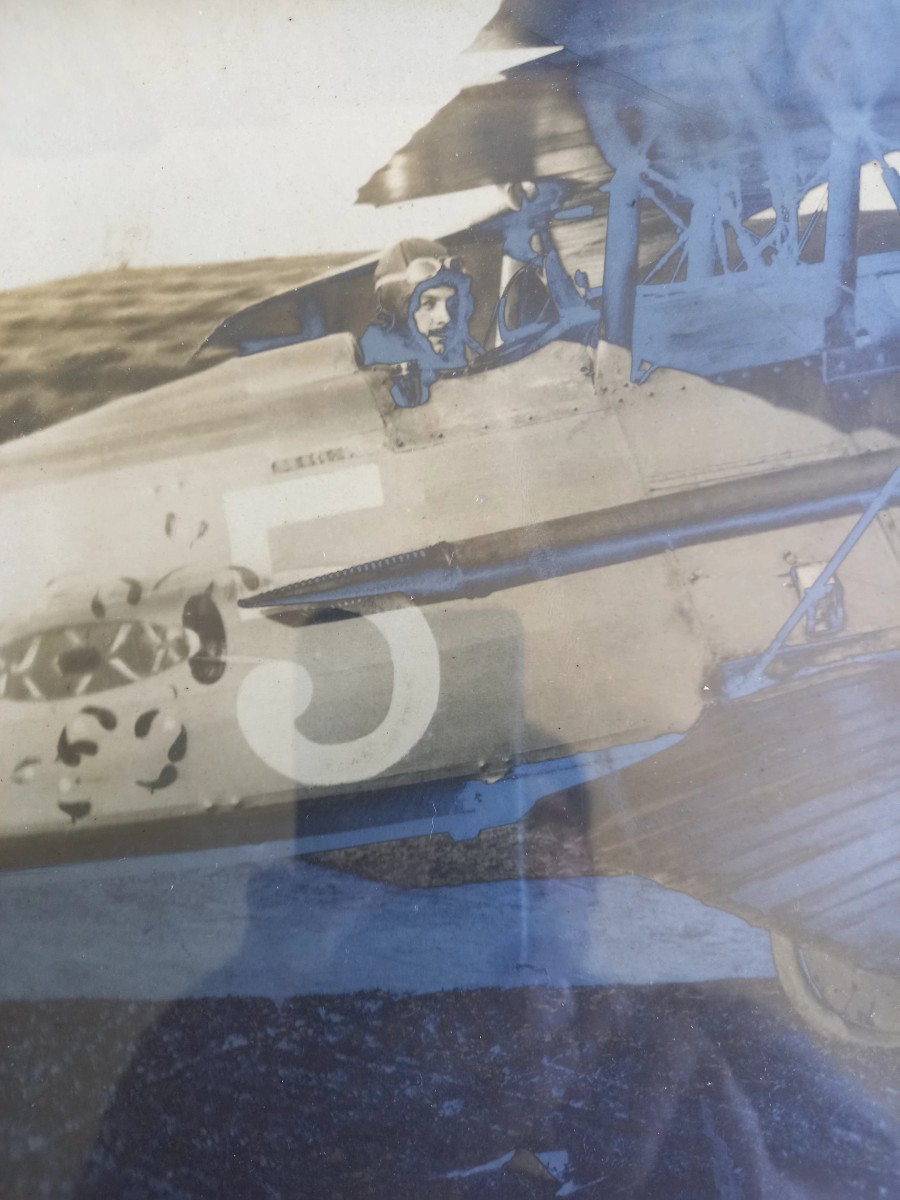 Grande guerre.  Photo d'un pilote à bord de son appareil -photo-3
