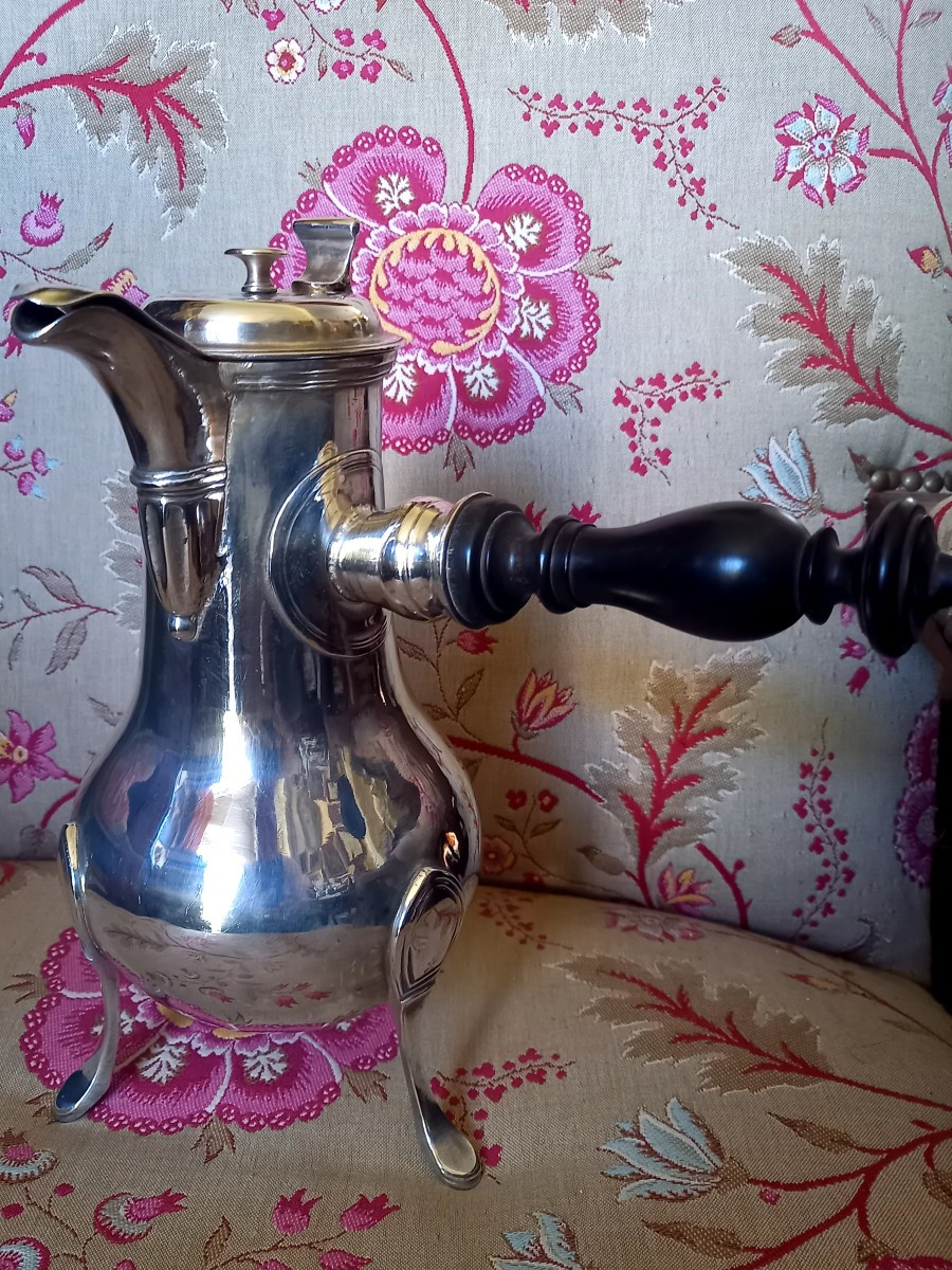 Cafetière XVIIIE tripode en métal doublé 