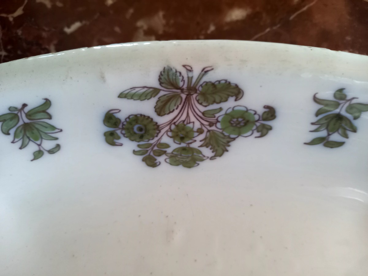 Moustiers XVIIIE.  manufacture d'Olerys . Plat creux à decor de bouquet-photo-3