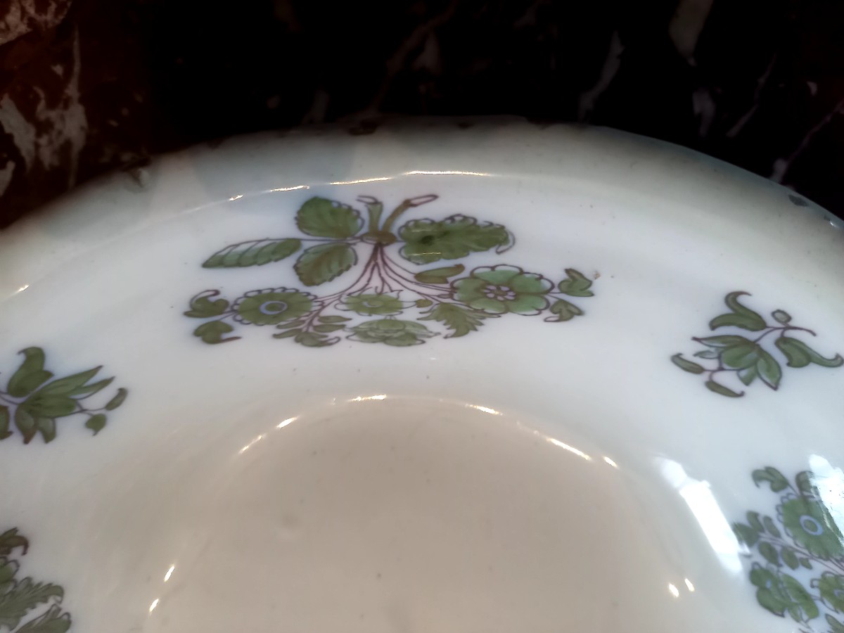 Moustiers XVIIIE.  manufacture d'Olerys . Plat creux à decor de bouquet-photo-1