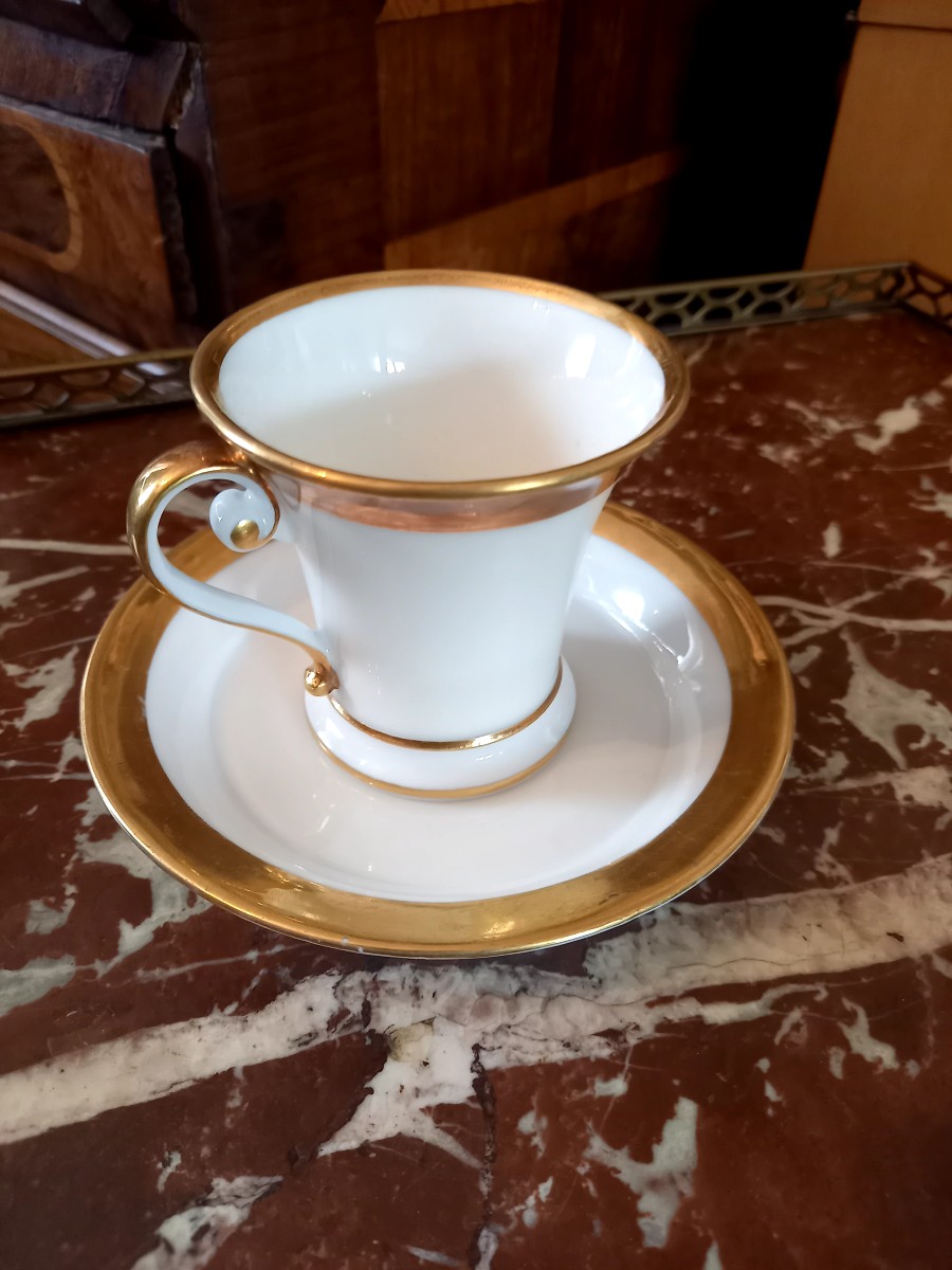 Manufacture Nast, Paris.  Vers 1830 . Tasse à café monogrammée 