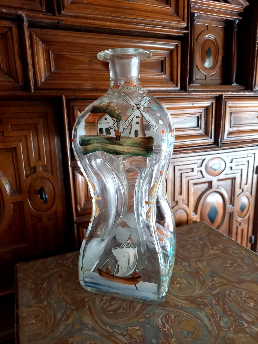 Norvège XIXe siècle.  Flacon en verre soufflé et peint dit Kluk kluk