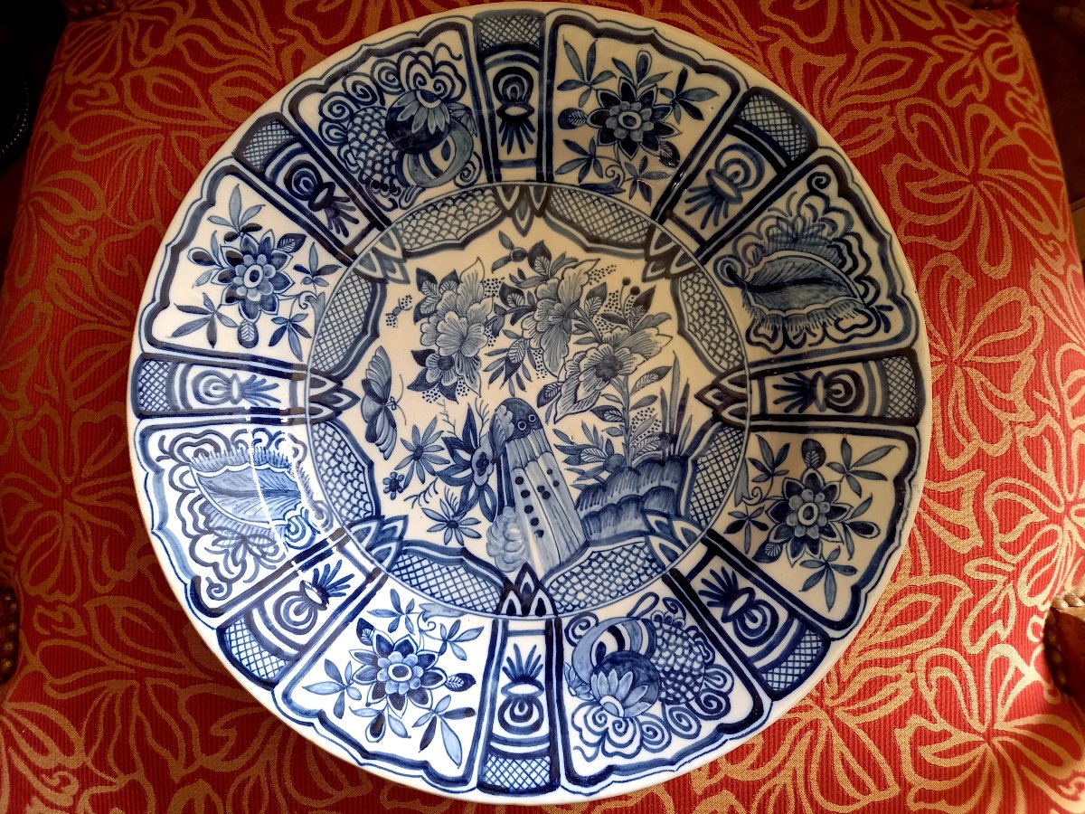 XVIIe Siecle .large Dish In  Delft Earthenware In The Style Of Chinese Kraak Porcelains.
