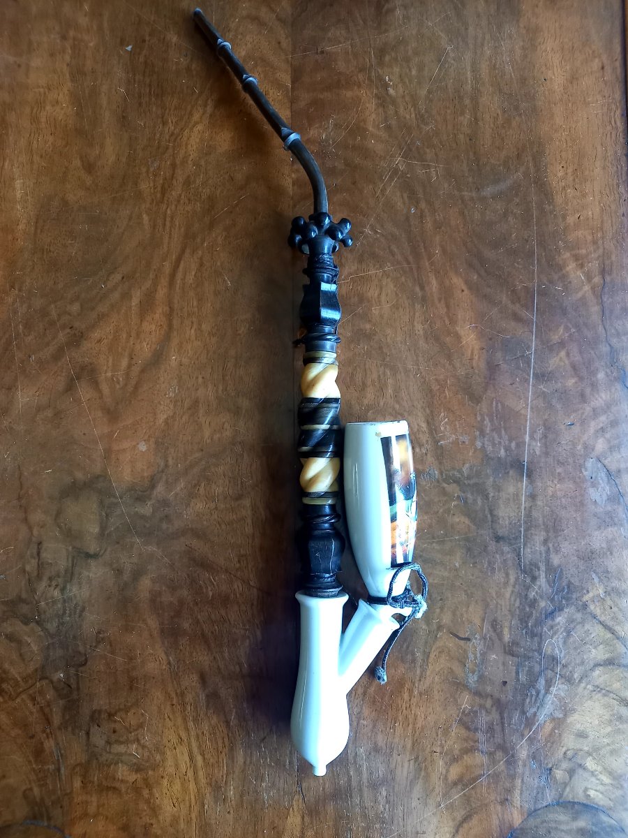 Allemagne fin XIXe.  Pipe de réserviste en porcelaine et corne . Waterloo