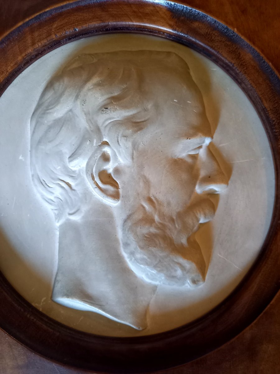 Vers 1860. Bas relief en tondo plâtre sculpté.  -photo-2