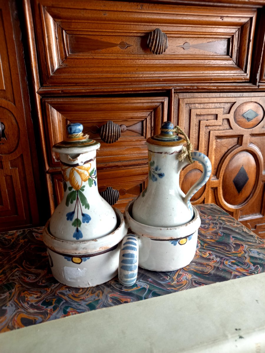 Porte huilier en faïence 