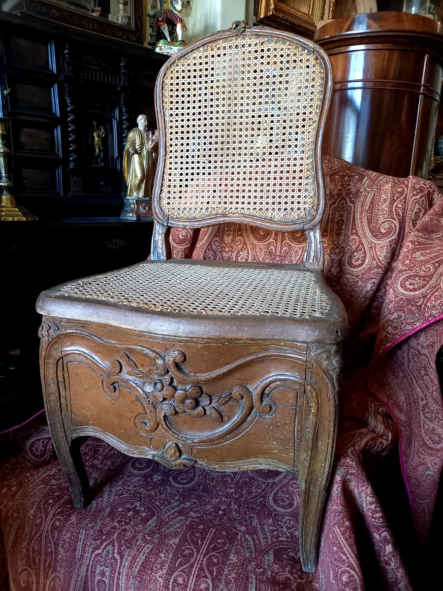 XVIIIE siècle. Chaise de commodité Louis XV
