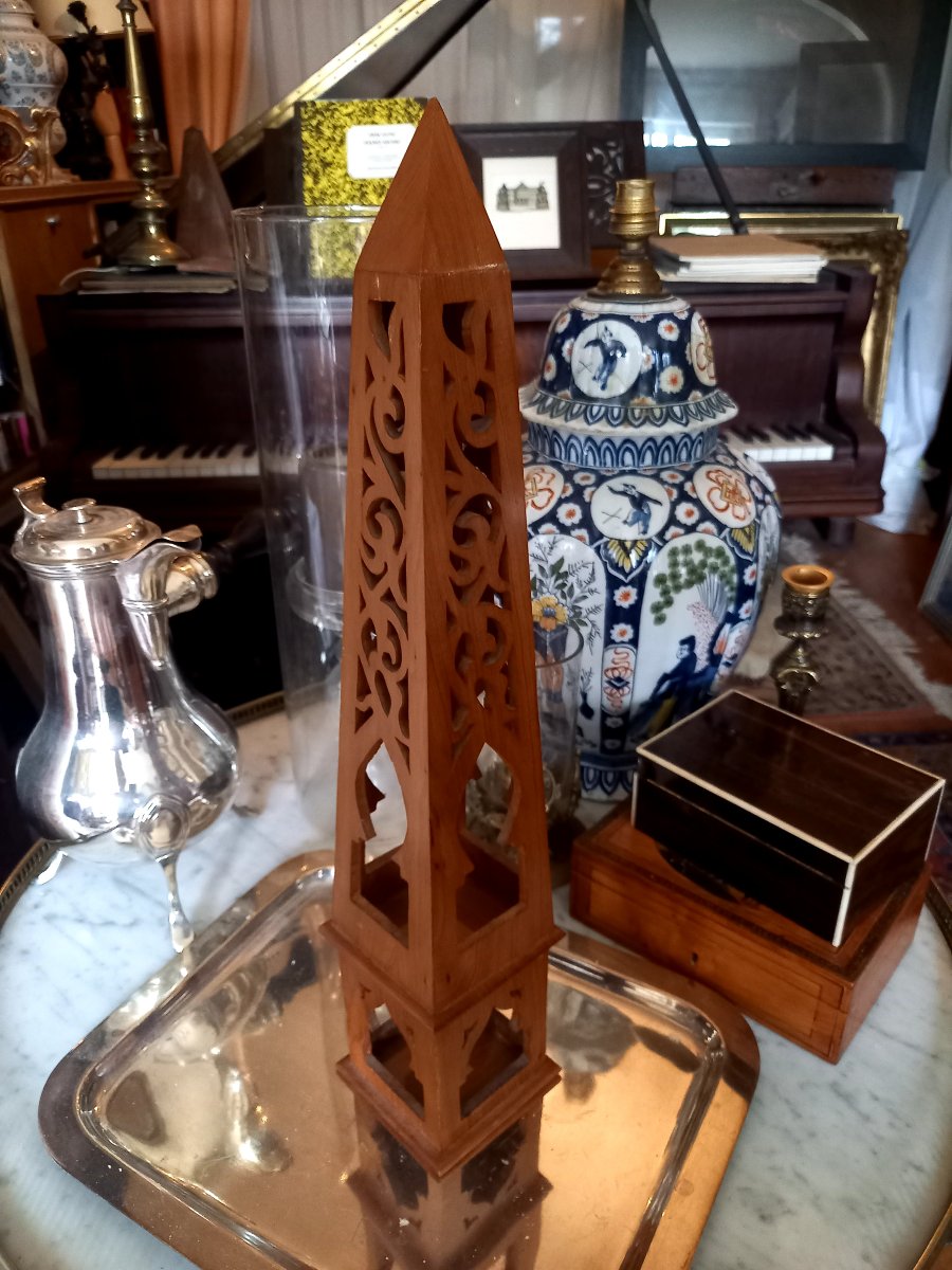 Openwork Wooden Obelisk. 19th-century Work -photo-2