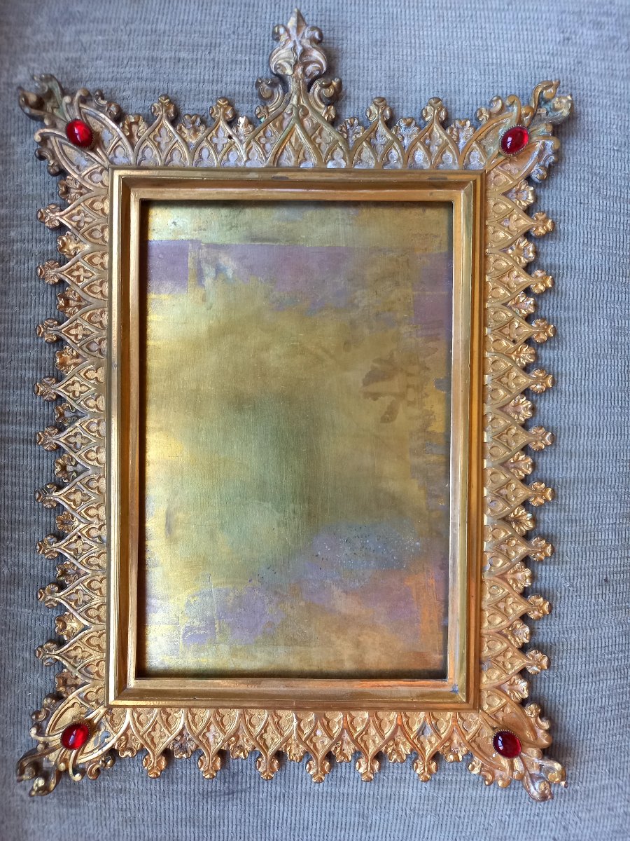 Cadre en bronze doré néo-gothique rehaussé de cabochons,  époque Napoléon III -photo-2
