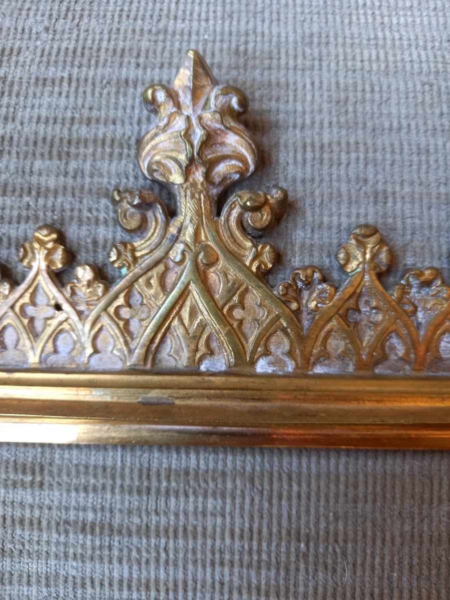 Cadre en bronze doré néo-gothique rehaussé de cabochons,  époque Napoléon III -photo-3
