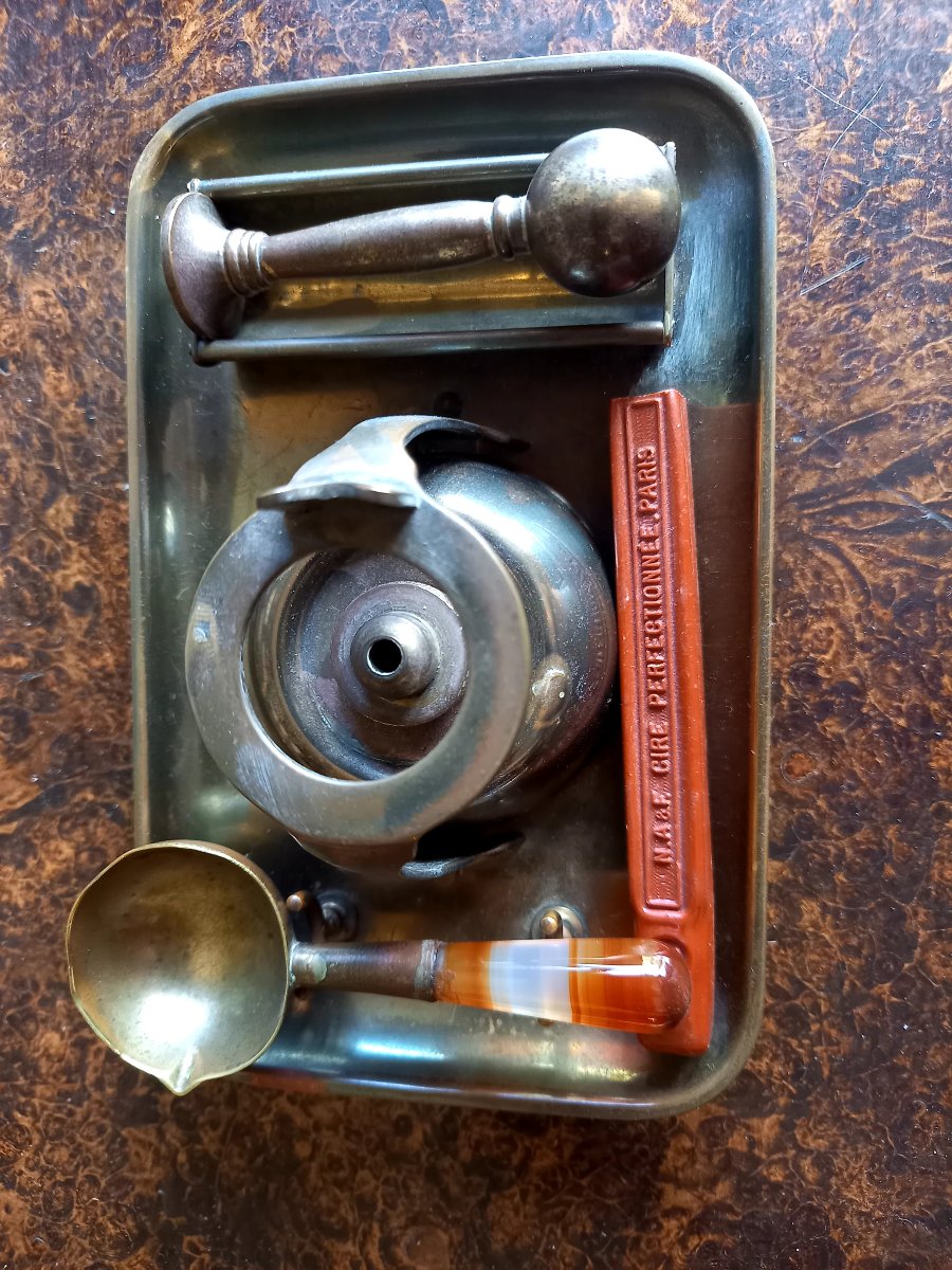 Desk Set For Sealing A Letter -photo-2