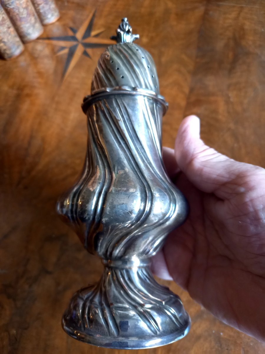 Silver-plated Metal Shaker In The 18th-century Style -photo-2