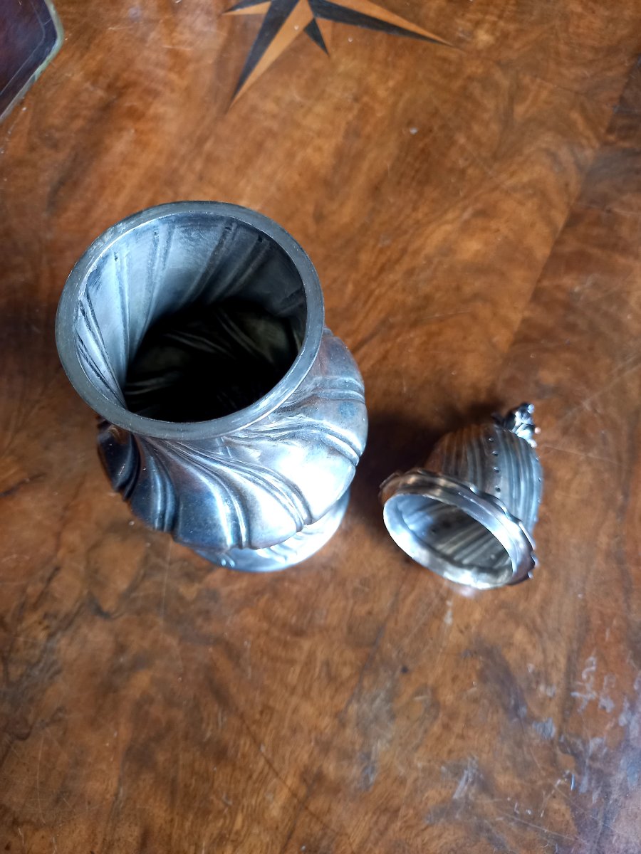 Silver-plated Metal Shaker In The 18th-century Style -photo-3