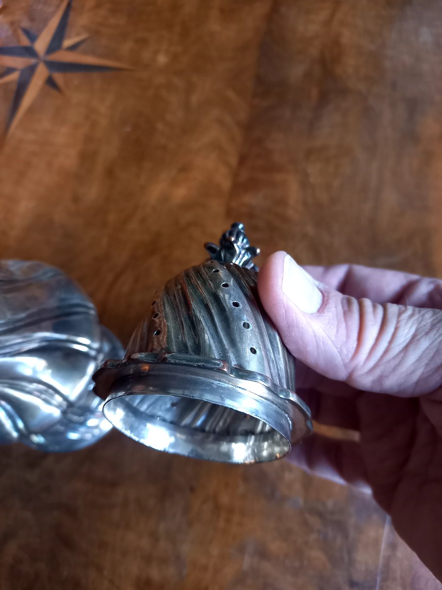 Silver-plated Metal Shaker In The 18th-century Style -photo-2