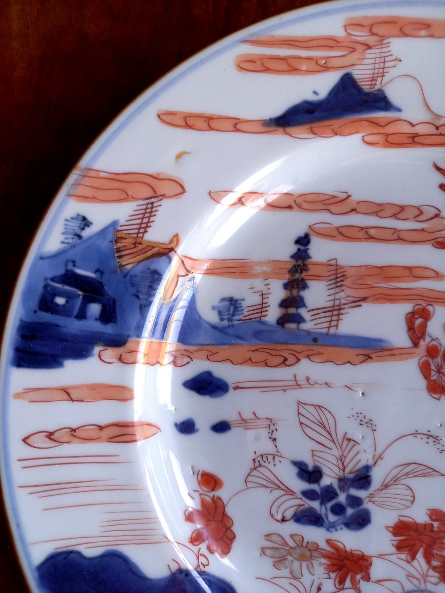 XVIIIE siècle.  Chine à l'imitation du Japon.  Paire d'assiettes dans le style d'Imari-photo-1
