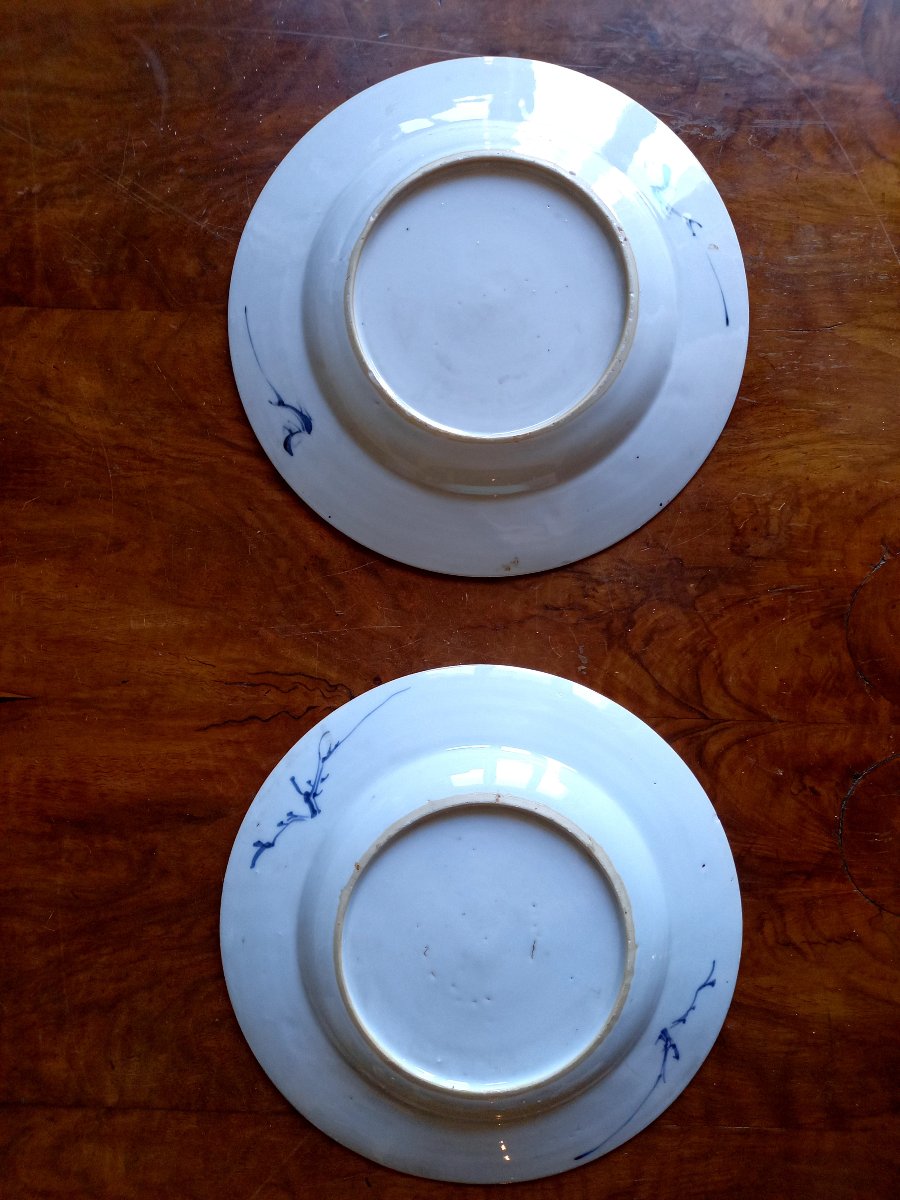 XVIIIE siècle.  Chine à l'imitation du Japon.  Paire d'assiettes dans le style d'Imari-photo-2