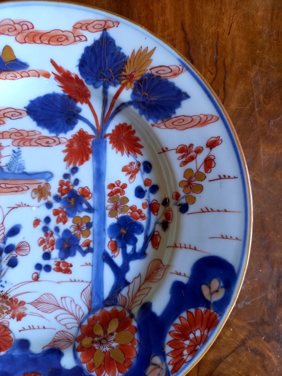 XVIIIE siècle.  Chine à l'imitation du Japon.  Paire d'assiettes dans le style d'Imari-photo-4