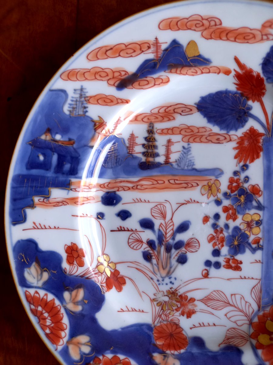XVIIIE siècle.  Chine à l'imitation du Japon.  Paire d'assiettes dans le style d'Imari-photo-5