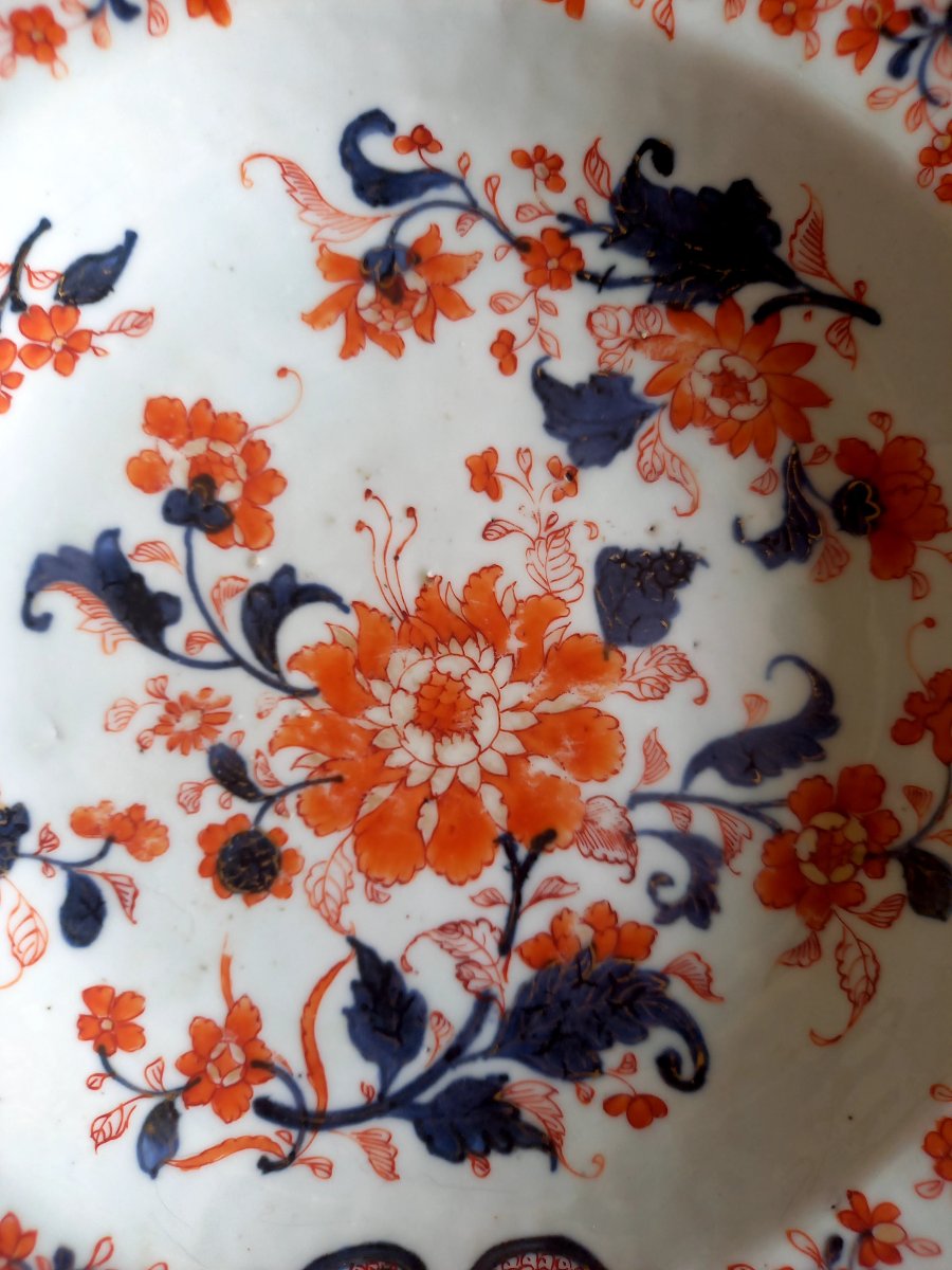 XVIIIE siècle.  Japon . Porcelaine d'Imari.  Plat à barbe-photo-2