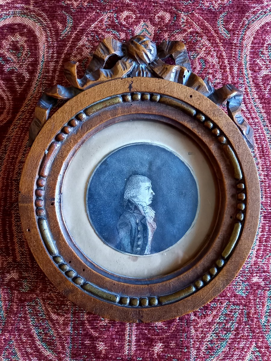 Fin XVIIIE.  Petit portrait de profil à l'encre.  Cadre Louis XVI 