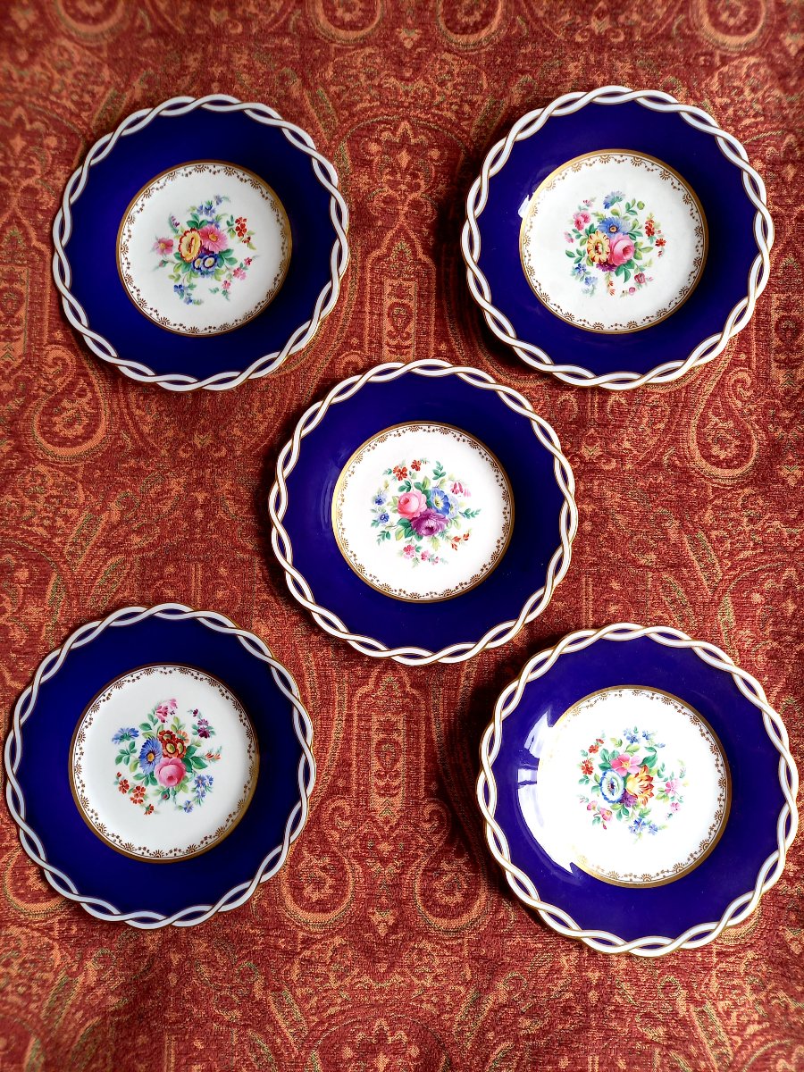 Around 1860. Porcelaine De Paris. Hand-painted Dessert Plates 